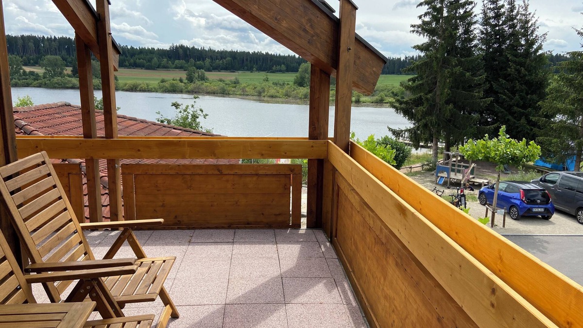 Hubertshofen Condo | Beautiful spacious vacation apartment directly on the Kirnbergsee for up to 6 people