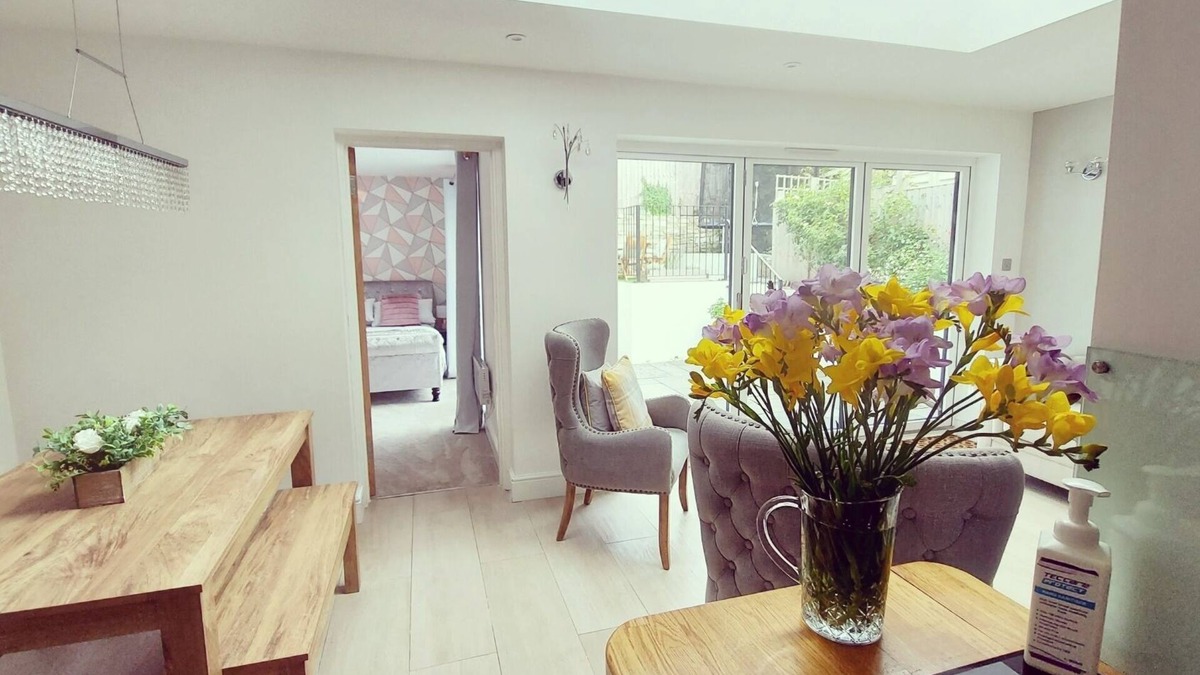 Boscombe Apartment | Beautiful Spacious Seaside Apartment