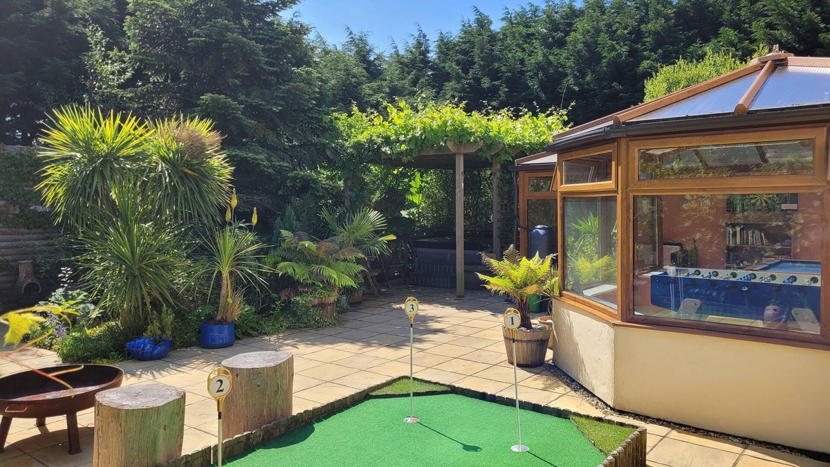 Zelah House | Beautiful spacious home with 7 beds and hot tub! The perfect Cornish getaway :-)