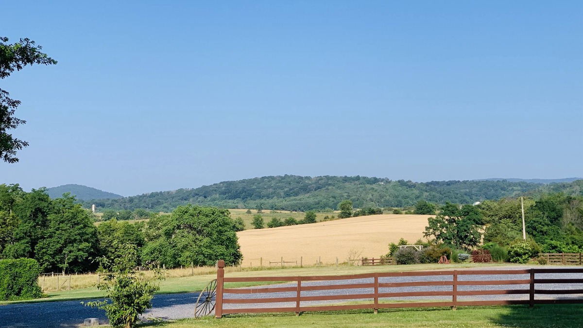 Linville House | Beautiful spacious house just 10 mins from Harrisonburg