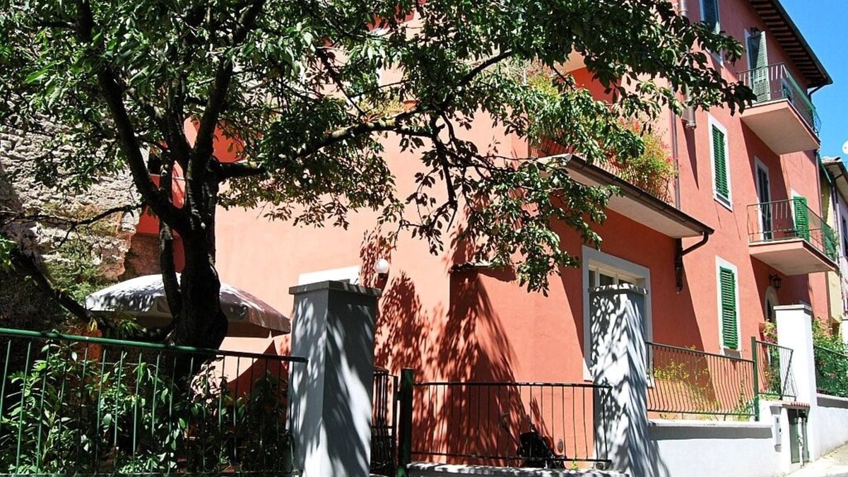 Acquasparta Apartment | Beautiful spacious 2 bedroom, vacation apartment in Umbrian Town Villa
