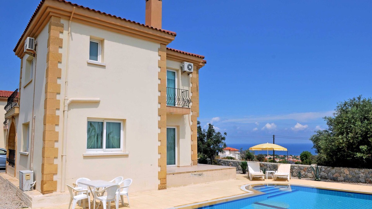 Karsiyaka Villa | Beautiful Spacious Luxury Villa Stunning Mountain & Sea Views,Wifi, Private pool