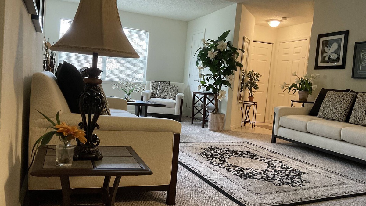 Villas Condo | Beautiful spacious luxury condo. 1bed 2 bath. Media room. Immaculate. Lake View.