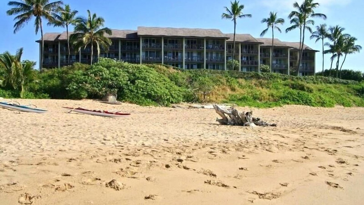 Wailua House Lots Condo | Beautiful Spacious Oceanfront Condo on Wailua Bay