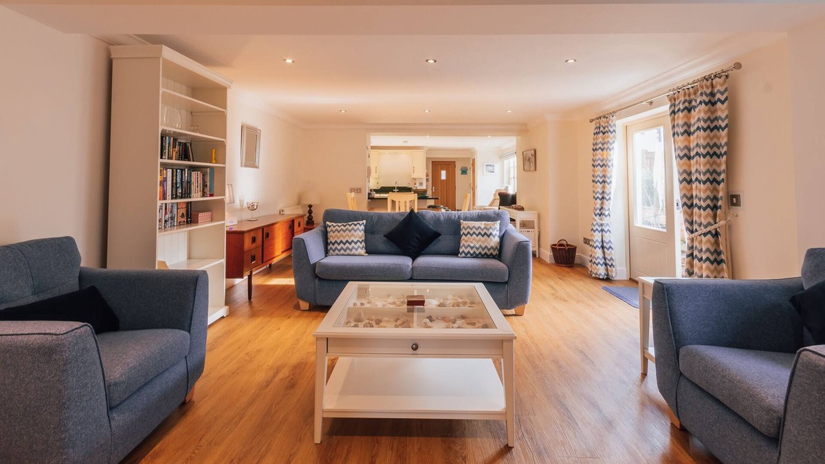 Mundesley Apartment | Beautiful spacious property a stones throw from North Norfolk beach