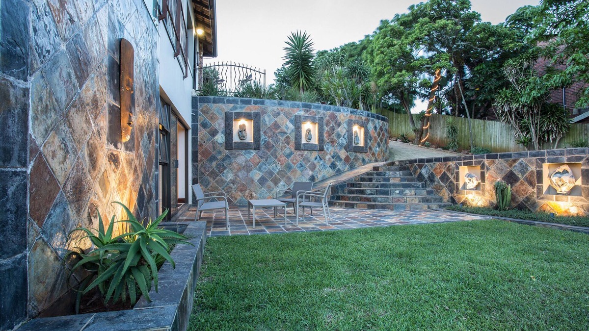 Durban North Apartment | Beautiful spacious Apartment with stunning sea views and centrally located.