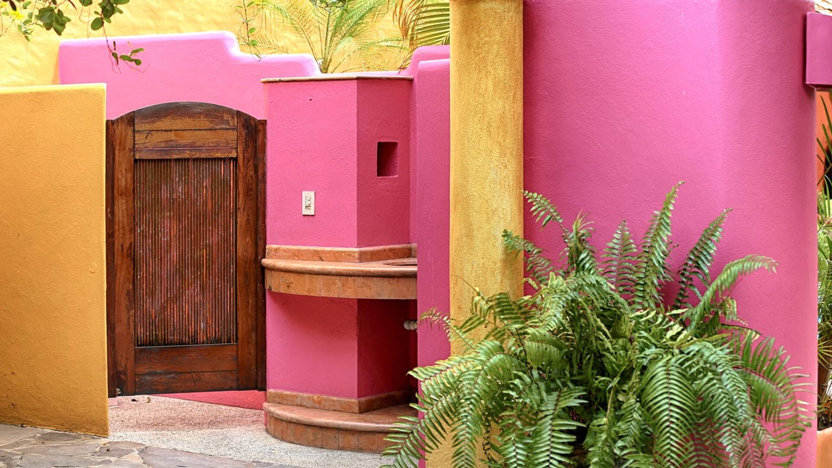 North End House | Beautiful, Spanish, Air-Conditioned Hacienda with Enchanting Courtyard and Pool