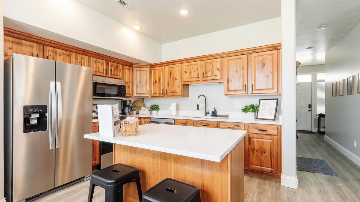 Providence House | Beautiful, Sparkling Clean 3 BR, 2.5 BA Townhome!