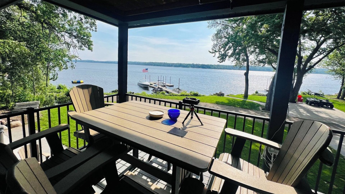 Hudson House | Beautiful St Croix River HomenIndoor/Outdoor Bar, Dock, Hot Tub, Game Room