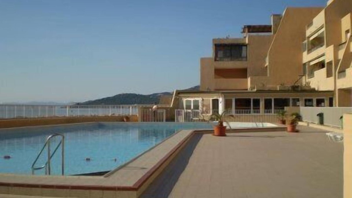 La Faviere Apartment | BEAUTIFUL STUDIO AIR CONDITIONING CABIN ideal for 1 couple and 3 children.
