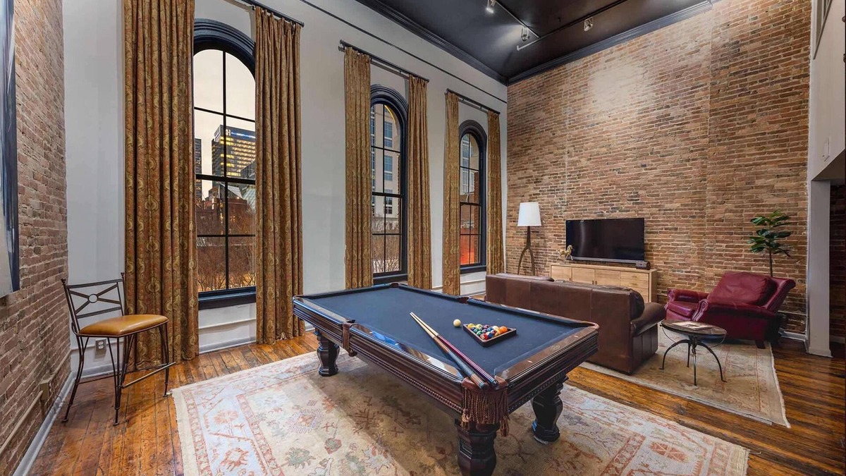 Sobro Condo | Beautiful Stay for 6, w/Billiards in DT!