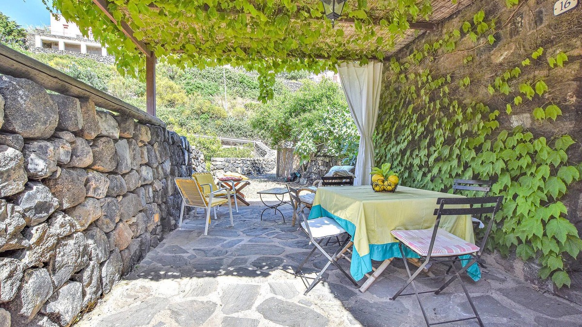 Kamma House | Beautiful stone house on the volcanic island of Pantelleria.