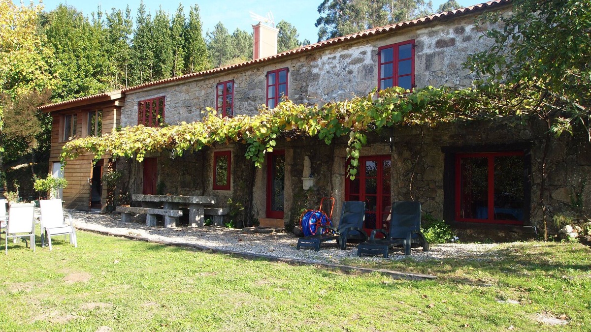 Barro House | Beautiful stone house in tranquil, rural setting