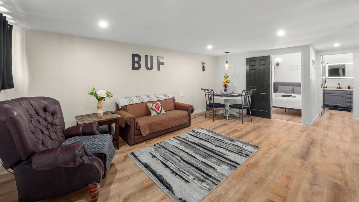 Buffalo Apartment | Beautiful Studio Apartment Centrally Located Downtown BFLO