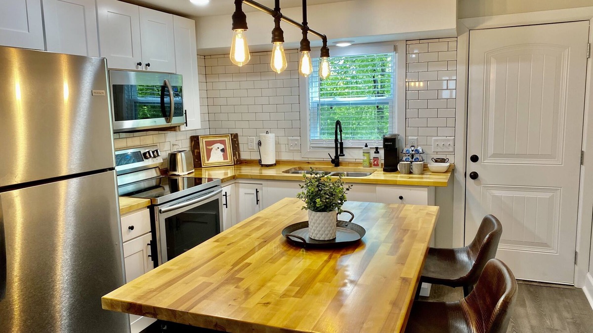Mena Apartment | Beautiful studio apartment on Gorgeous Talimena Scenic Drive