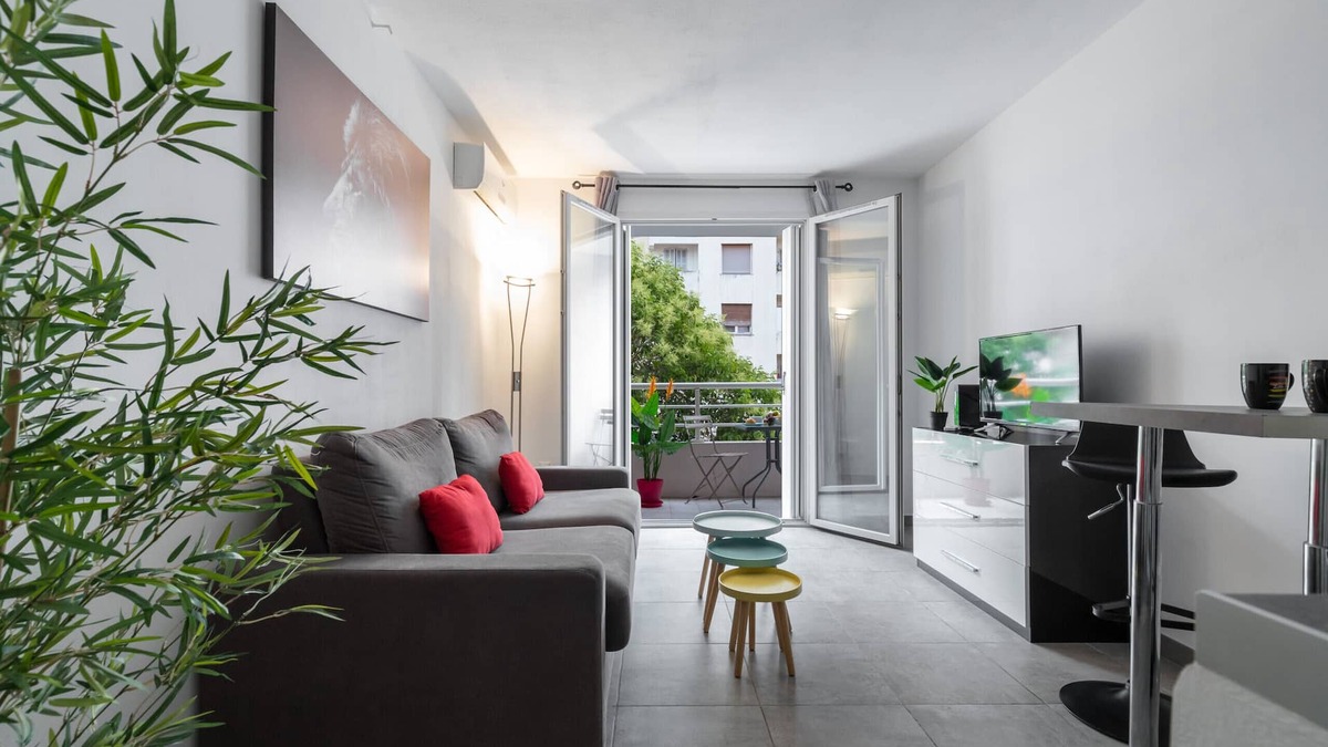 Riquier Apartment | Beautiful Studio - balcony - air-conditioned