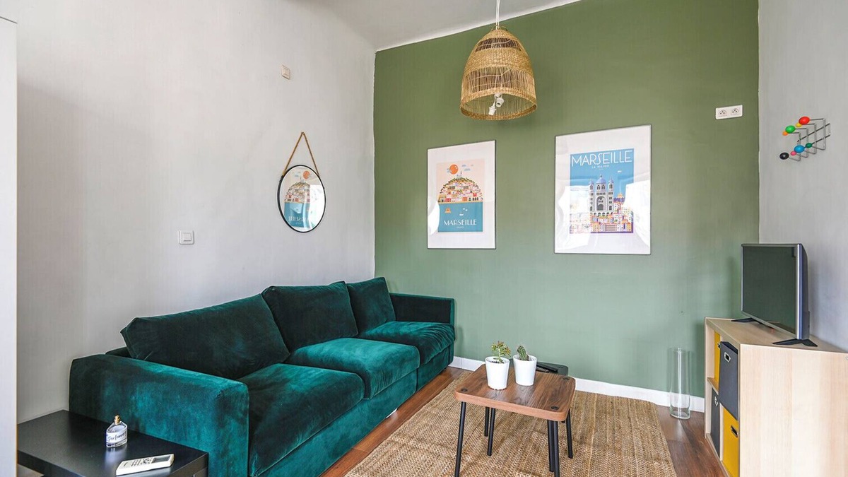 Saint-Lambert Apartment | Beautiful studio close to the beach