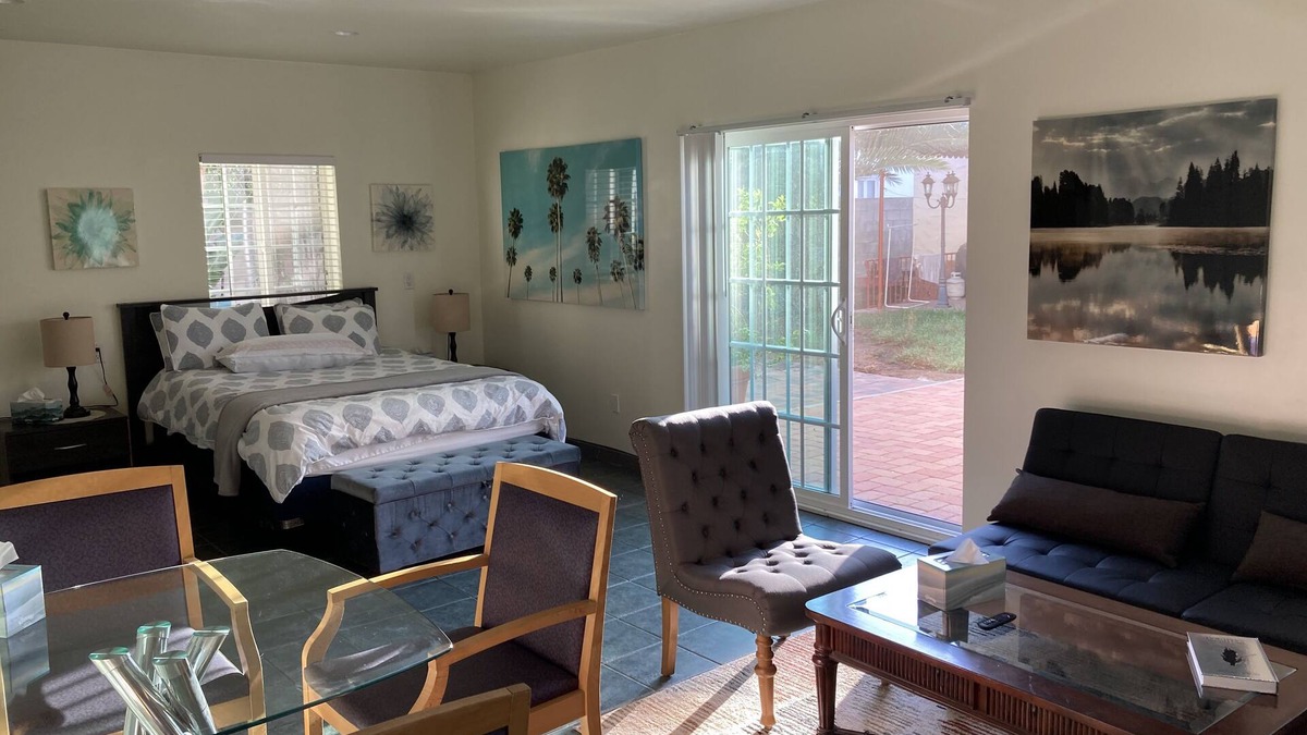 Greater Wilshire - Hancock Park Apartment | Beautiful studio in Hancock Park