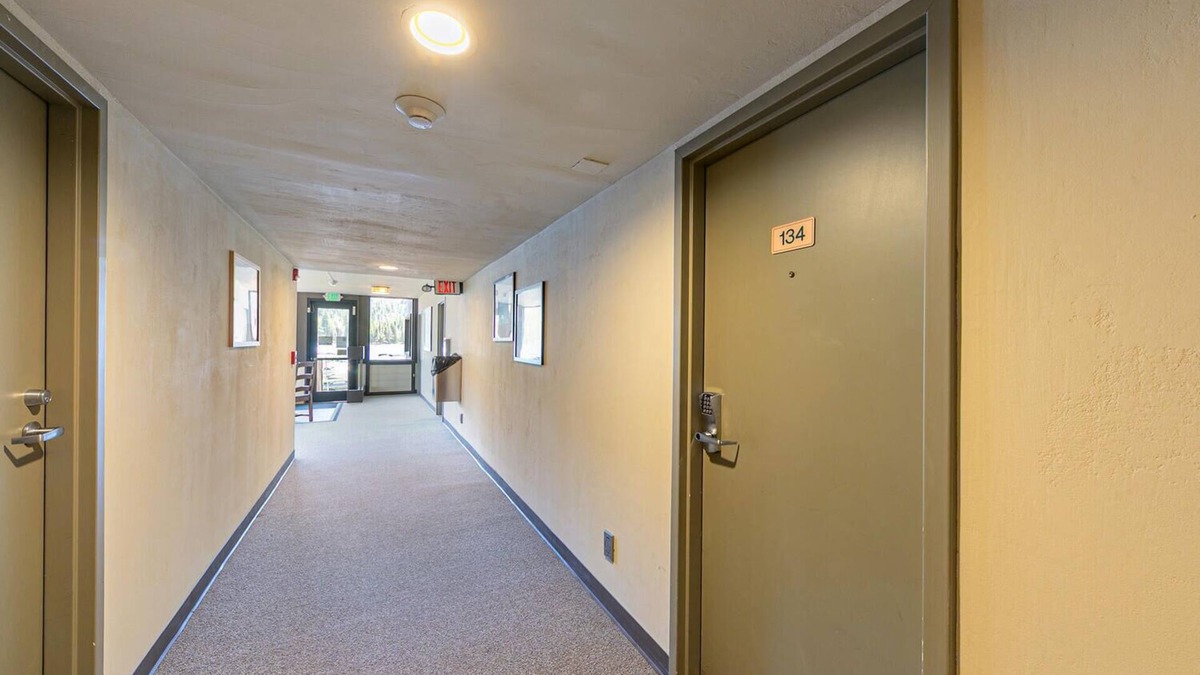 Truckee Apartment | Beautiful Studio W/Kitchenette #134 at Donner Lake Village