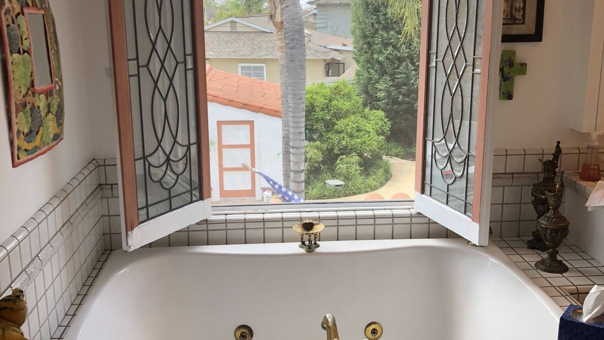 Downey Apartment | Beautiful studio with nice jacuzzi and steam bath in the shower