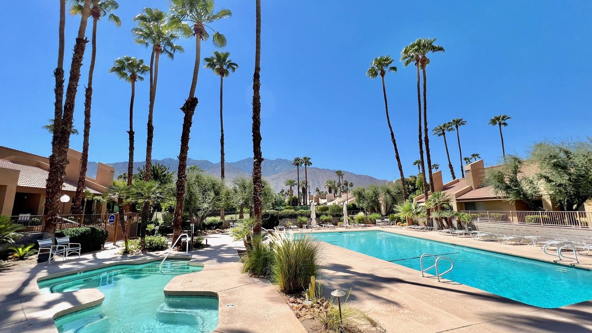 Araby Condo | Beautiful Style, Home Office, Pickle Ball, Tennis, Big Pool-Spa