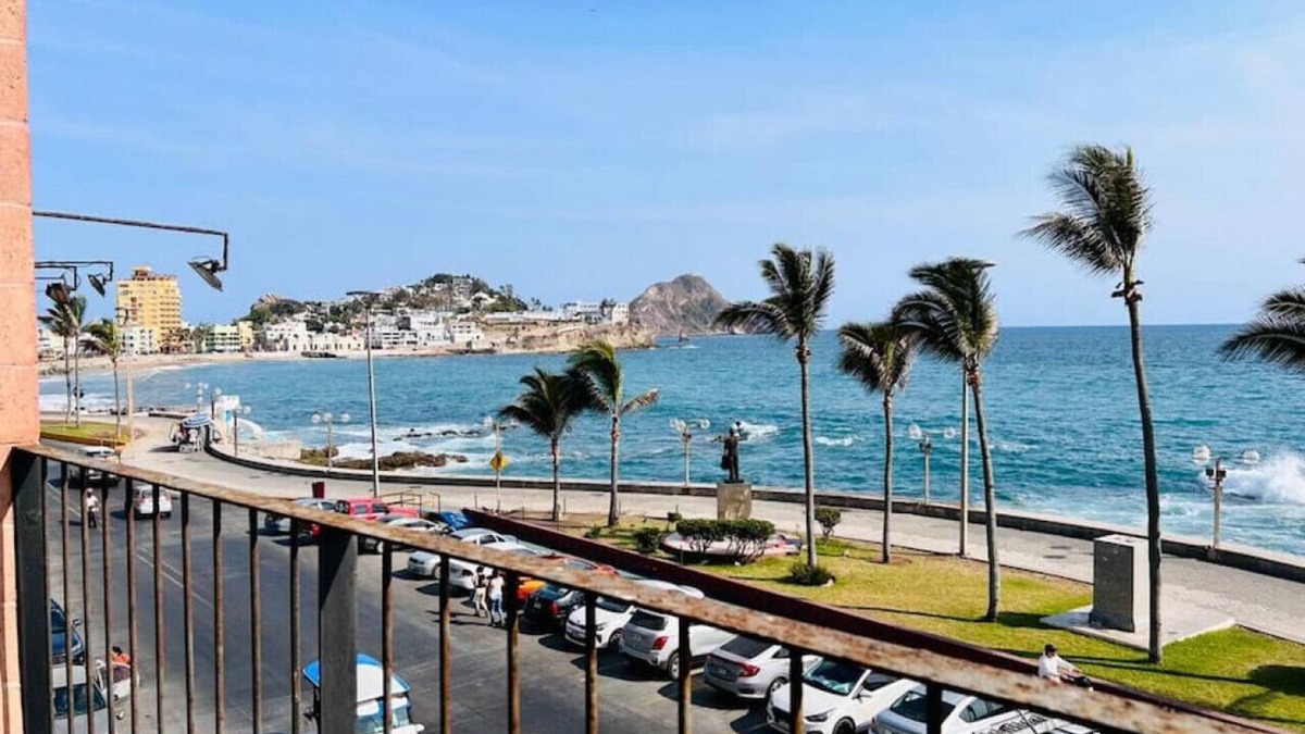 Balcones de Loma Linda Apartment | Beautiful Suite on Malecón with ocean views!
