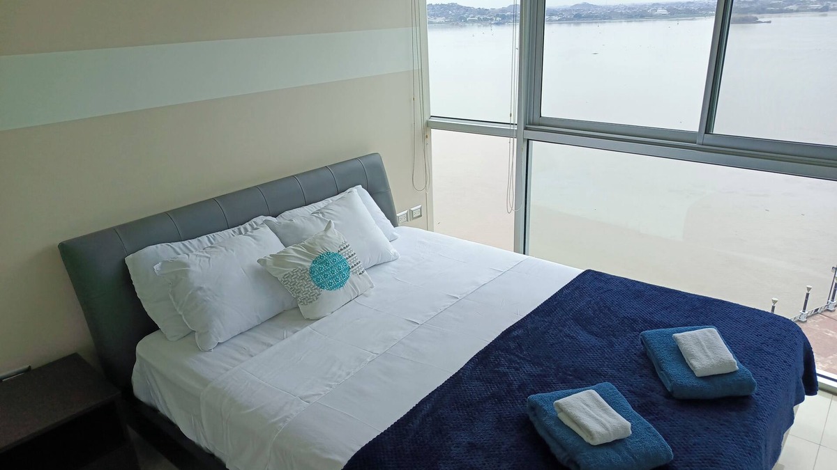Guayaquil Apartment | Beautiful Suite with river view in Santa Ana harbor
