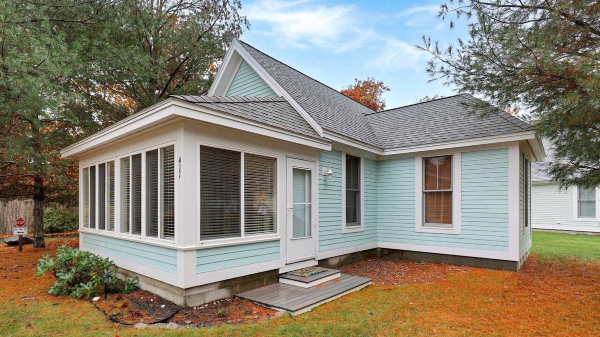 Summer Village Cottage | Beautiful Summer village cottage close to the Ocean!