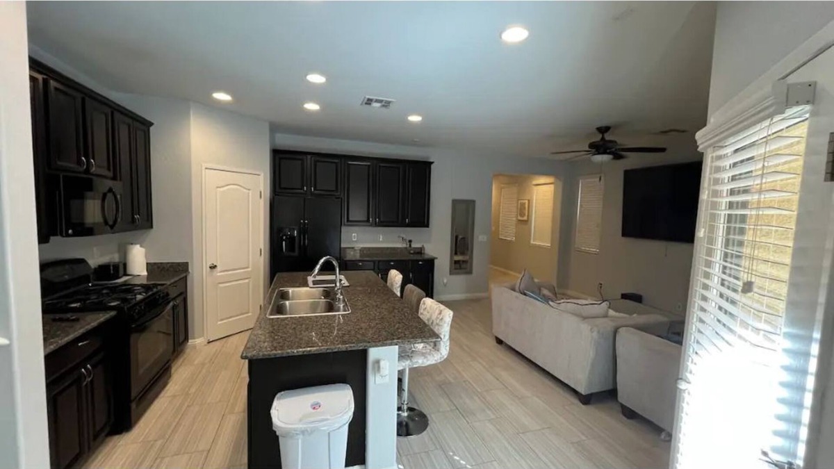 Spring Valley House | Beautiful Summerlin 4-Bedroom Home with community Pool