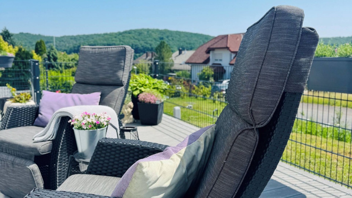 Biebertal Apartment | Beautiful, sun-drenched vacation apartment on the Dünsberg - surrounded by greenery
