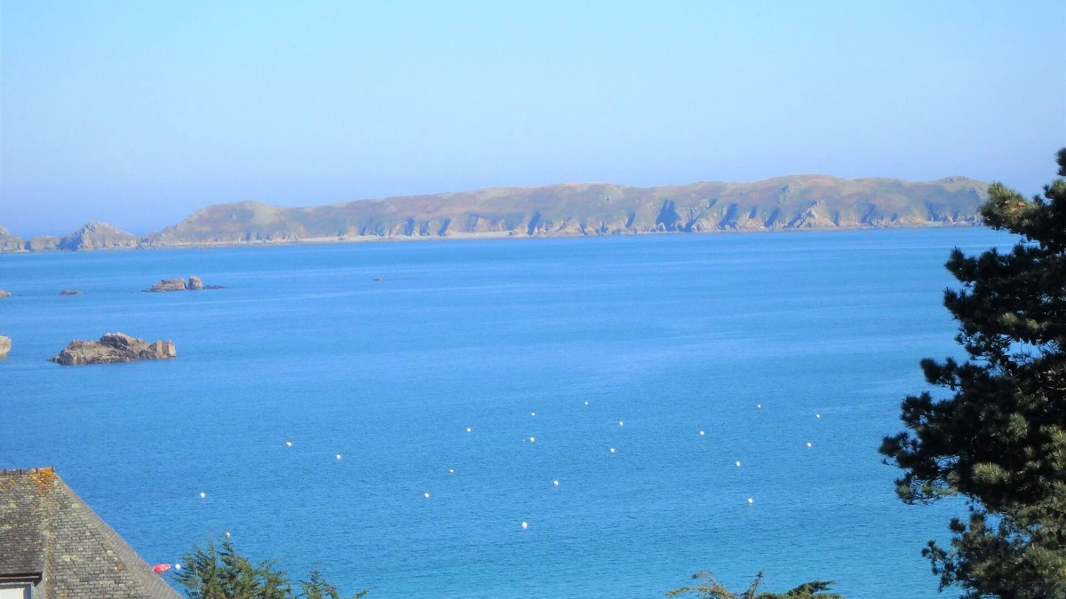 Perros-Guirec Apartment | Beautiful Sunny Apartment, Sea View, Direct access to the beach on foot. Wireless