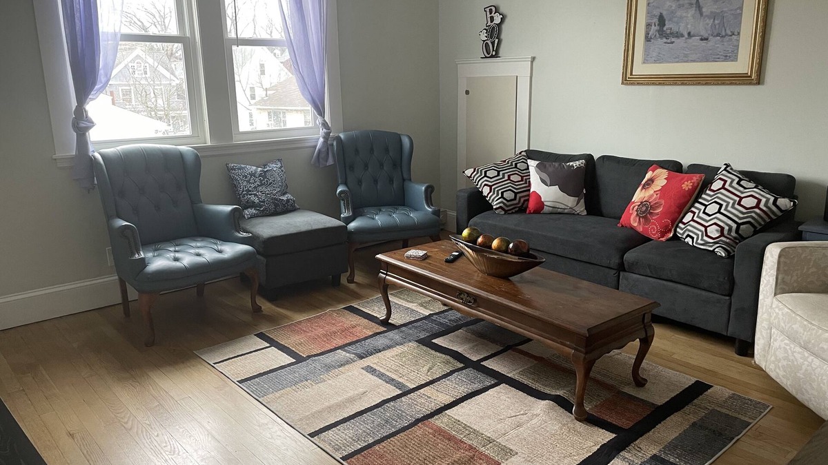 Salem Apartment | Beautiful Sunny Apartment in Salem