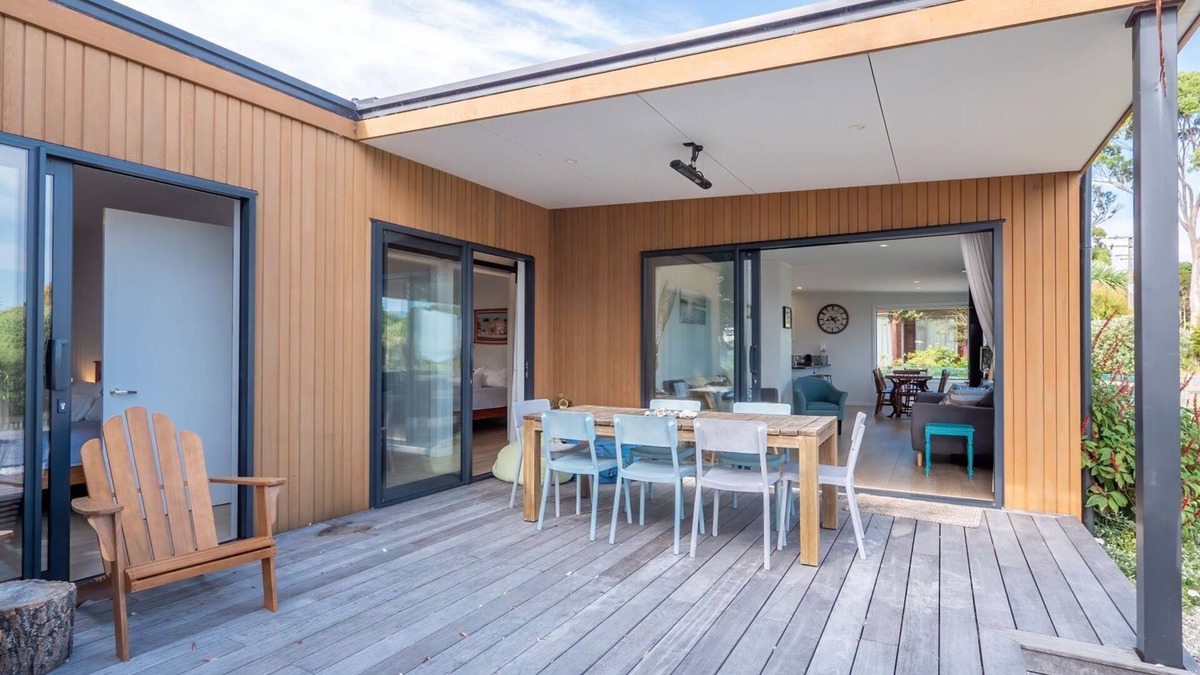 Pohara House | Beautiful sunny home close to the beach