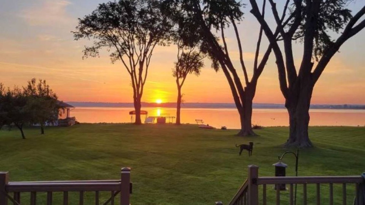 Fond du Lac House | Beautiful Sunrises and Lakefront Views!