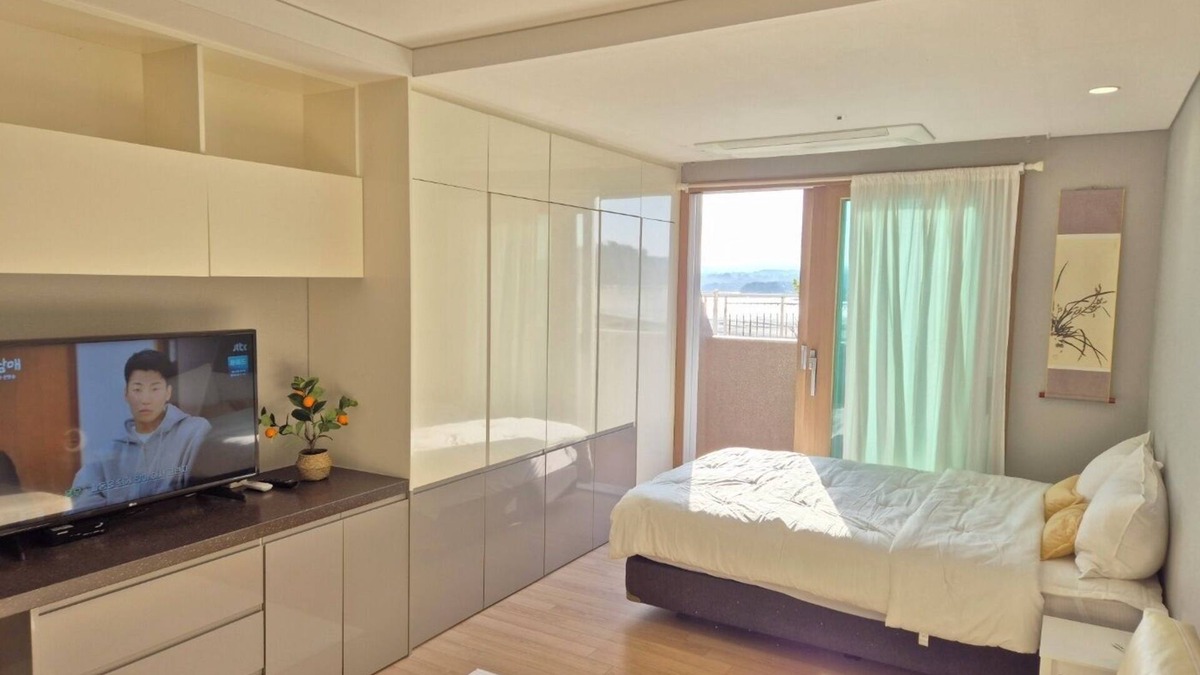 Seongsan Apartment | Beautiful Sunset view in Seongsan Ilchulbong