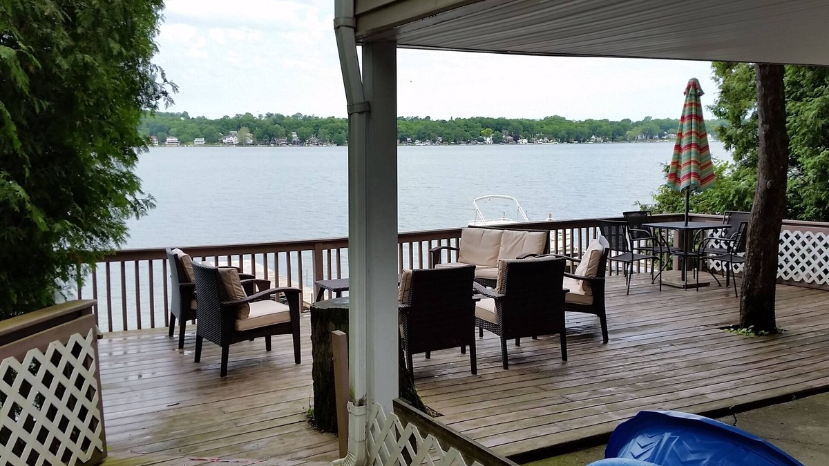 Livonia House | Beautiful sunsets on the lake, spectacular views from prime north-east location