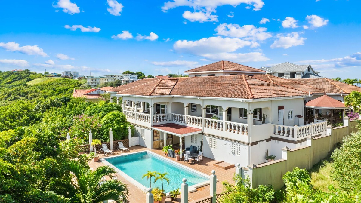 Gate Park Villa | Beautiful supersize villa perfect for larger families and groups. Sleeps 22