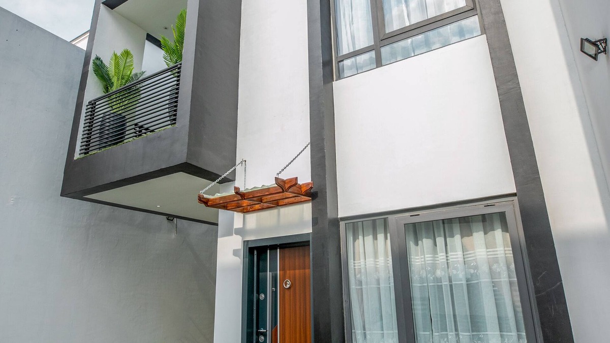 Adenta House | Beautiful townhome in a gated community community and 35mins from the Airportn
