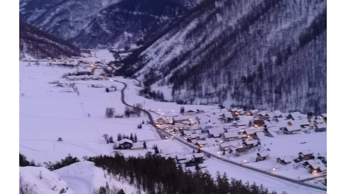 Arvieux Apartment | BEAUTIFUL T2 3* south-facing terrace at the foot of the slopes and hiking trailssummer swimming pool