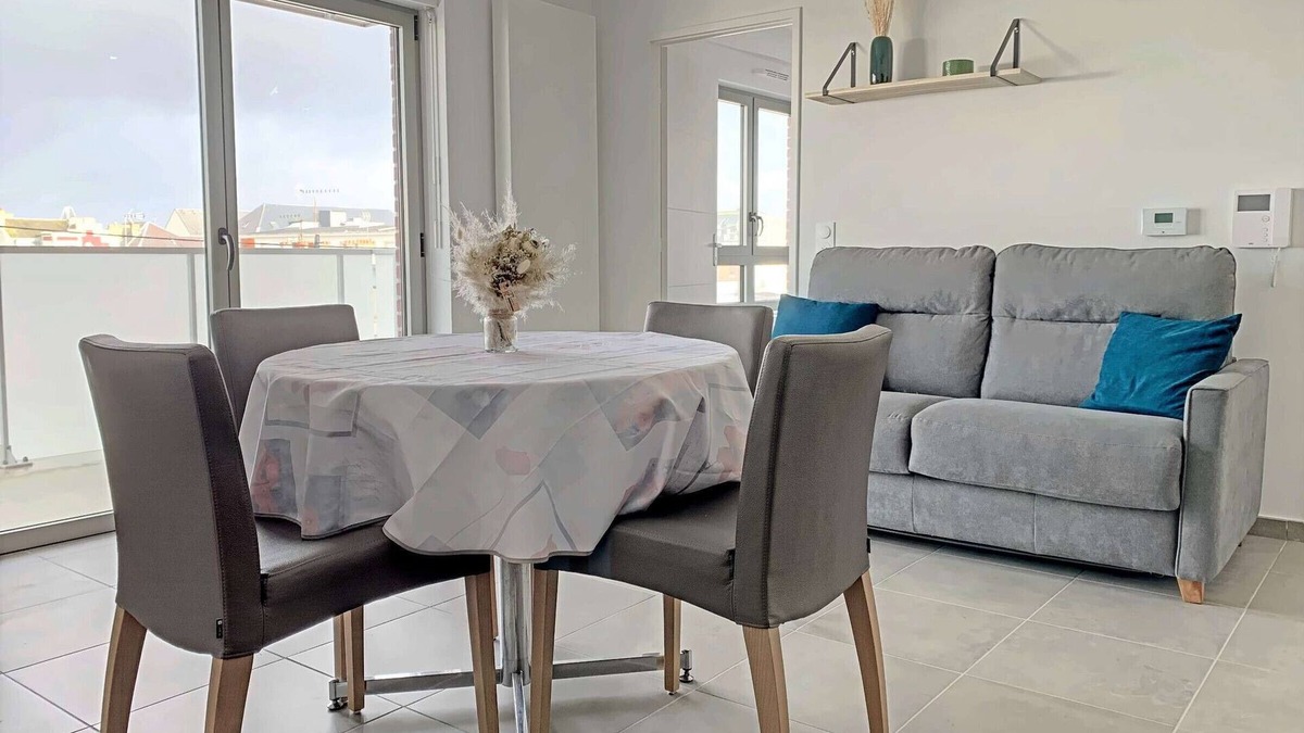 Berck-sur-Mer Apartment | Beautiful T2 in Berck-Plage - Balcony, Private Parking and Beach Access