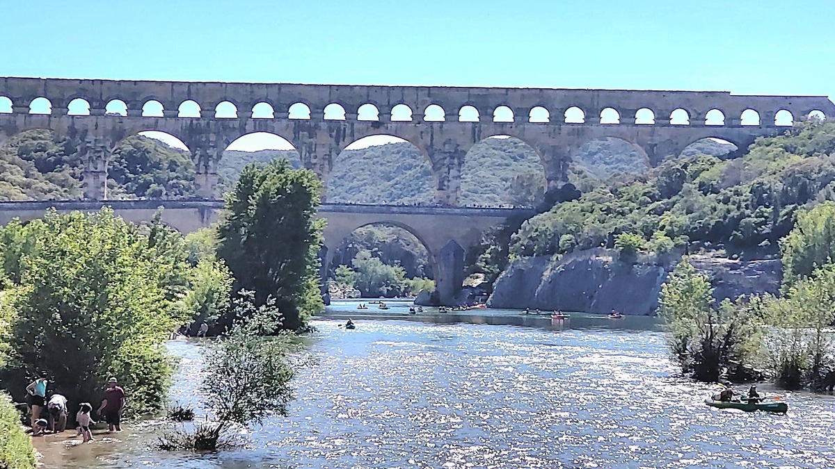 Remoulins Apartment | Beautiful T3, 700 m from the Pont du Gard