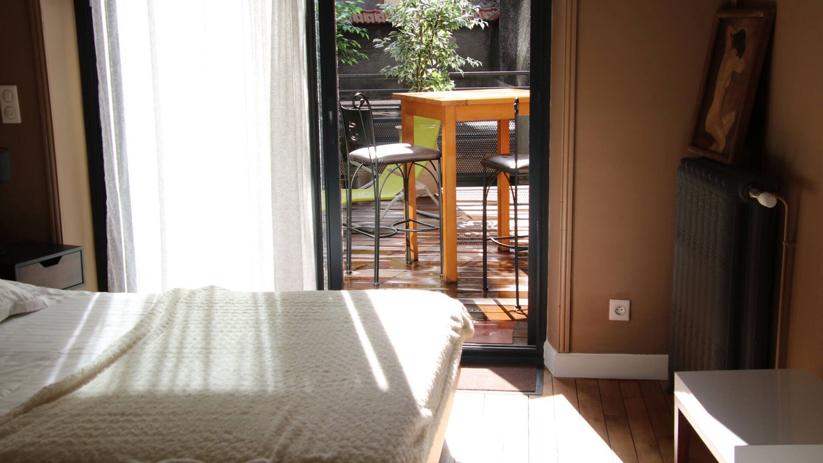 Reims City Centre Apartment | Beautiful terrace in the city center with possibility parking and breakfast