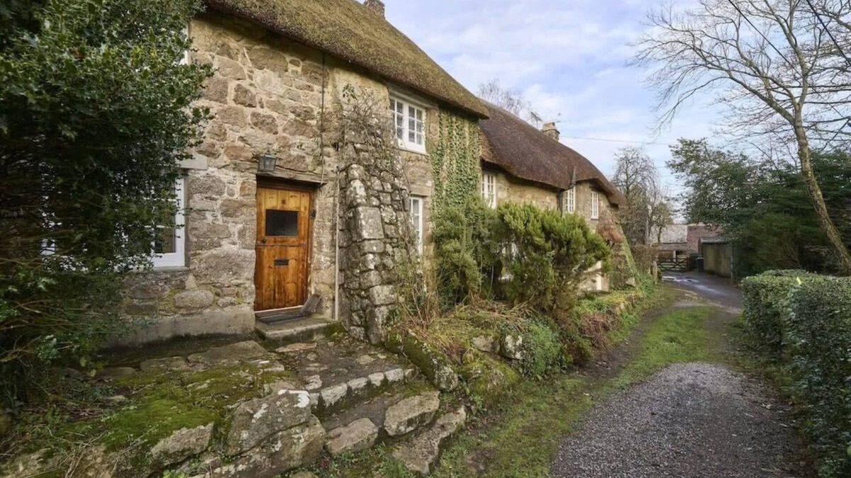 Newton Abbot House | Beautiful Thatched Cottage in Heart of Dartmoor