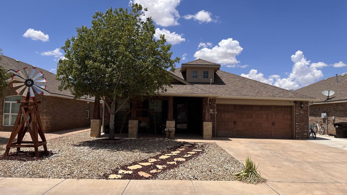 Midland House | Beautiful three bedroom home with a gym and huge TV’s! Pet and smoke free home!