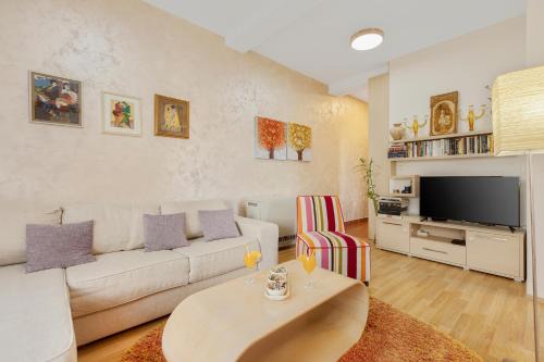 Dobrota Apartment | Beautiful Tiki Apartment