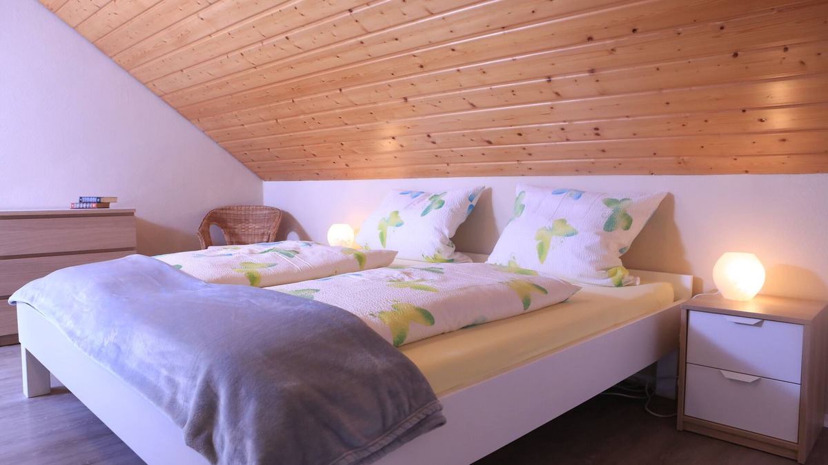 Albersbach Apartment | Beautiful top floor apartment surrounded by vineyards