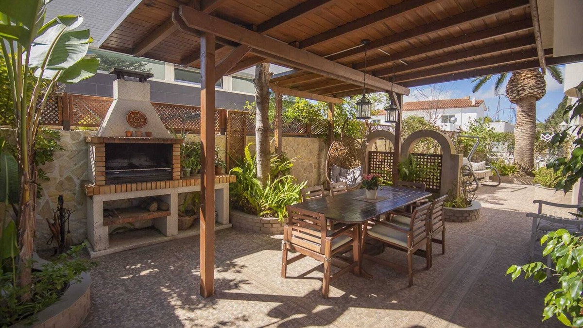 Salou House | Beautiful townhouse with garden. Families only, NO youth groups