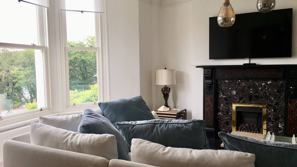 West Looe House | Beautiful town house with Nordic flair and views over the estuary