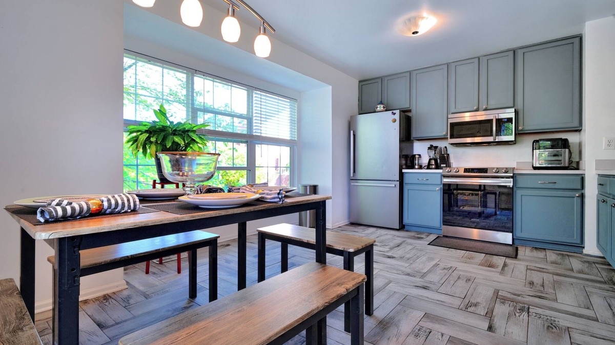 Franconia House | Beautiful Townhome in center VA with free parking.