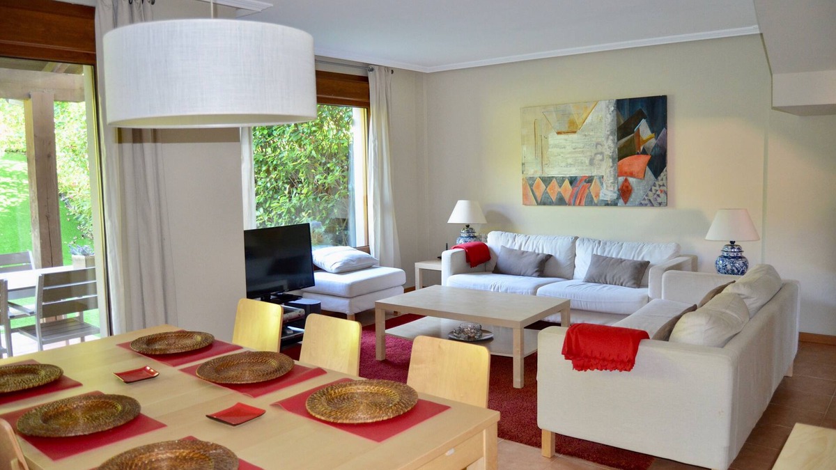 Mino House | Beautiful townhouse in Urbanization with golf course